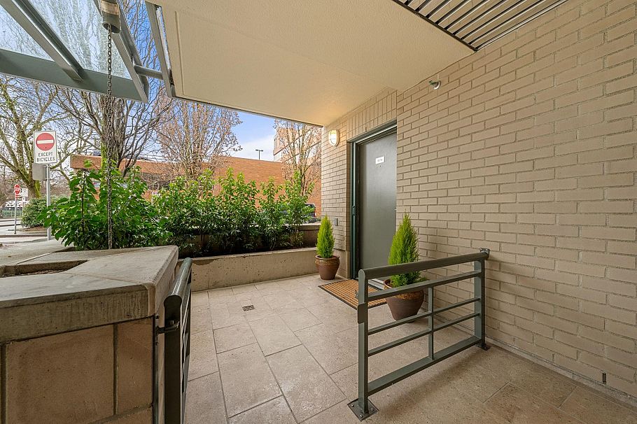 1878 York Avenue Vancouver, BC - 32