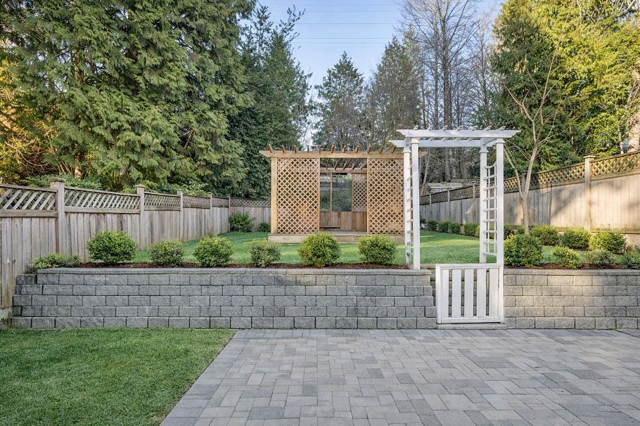 538 W 25th Street North Vancouver, BC - 22