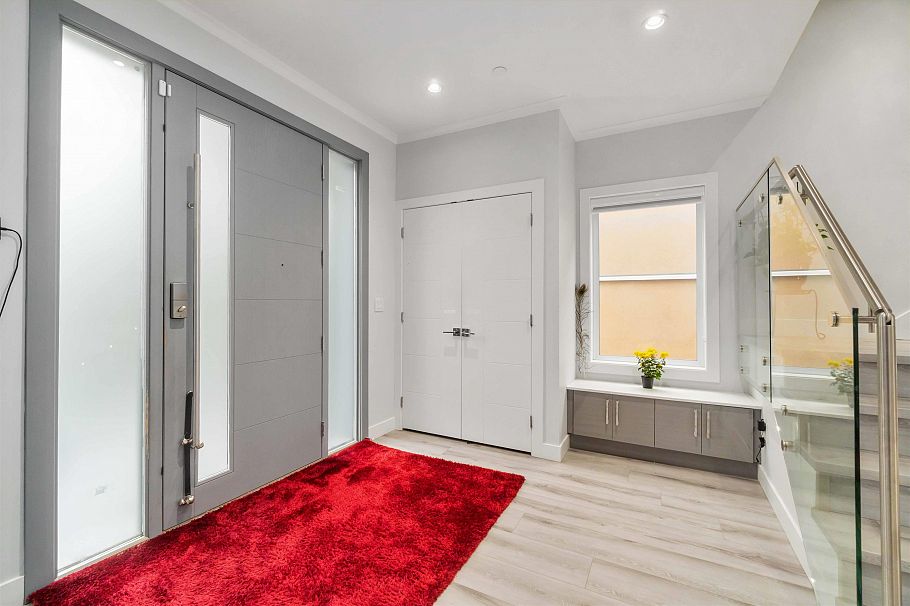 2577 Parker Street Vancouver, BC - 2