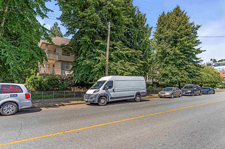 413 2059 Chesterfield Avenue North Vancouver, BC - 3