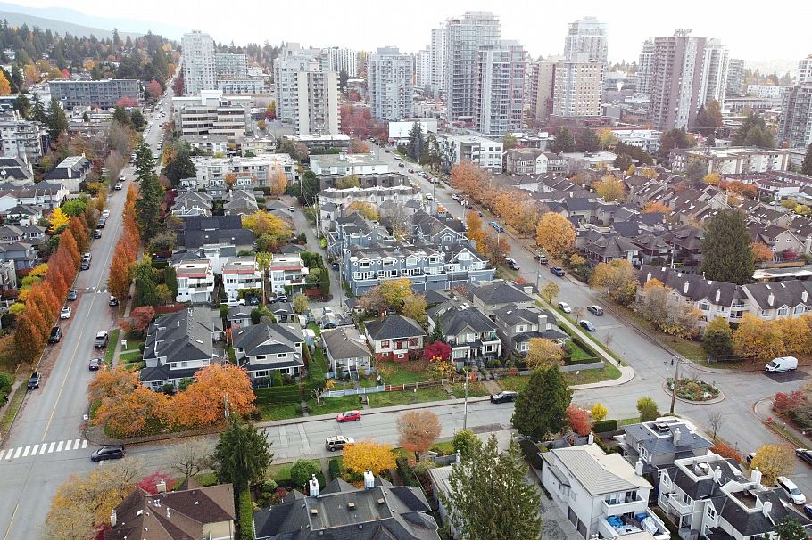 1632 Mahon Avenue North Vancouver, BC - 1