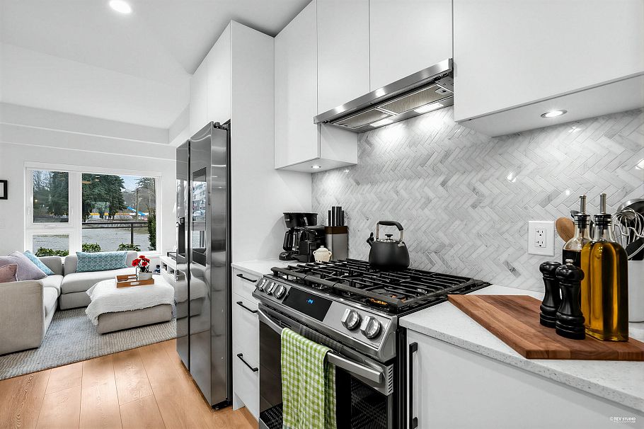 162 565 E 2nd Street North Vancouver, BC - 11