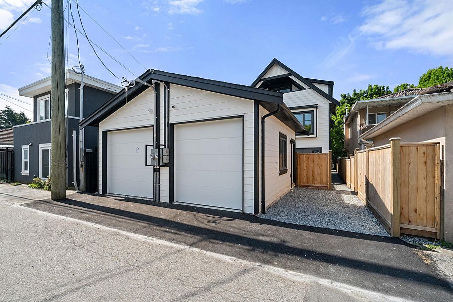 1 3425 Archimedes Street Vancouver, BC - 2