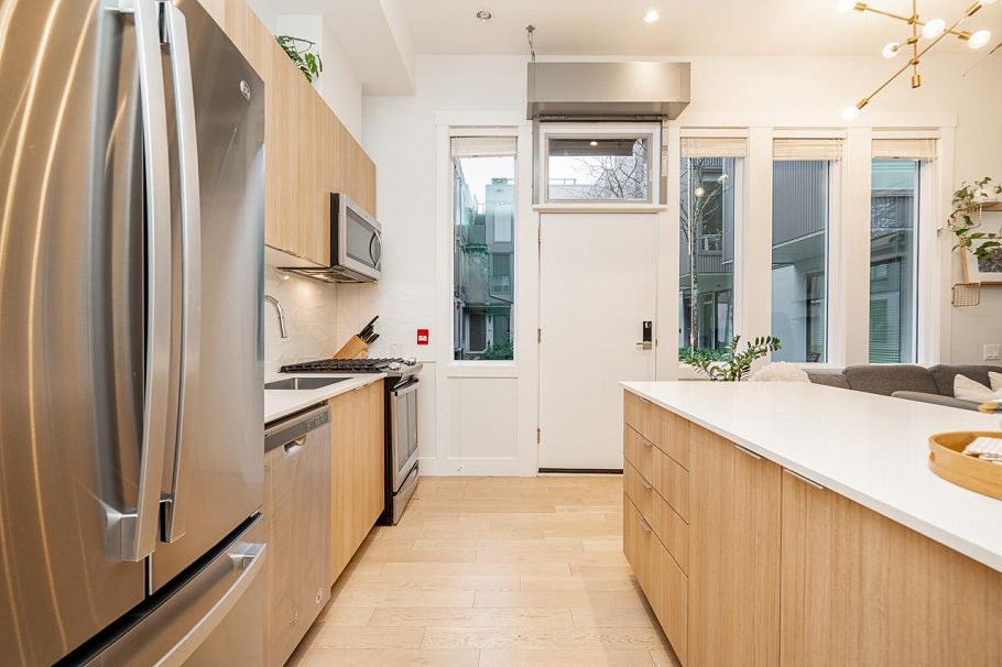 533 E 16 Avenue Vancouver, BC - 8