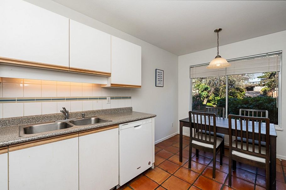 10 901 W 17th Street North Vancouver, BC - 8