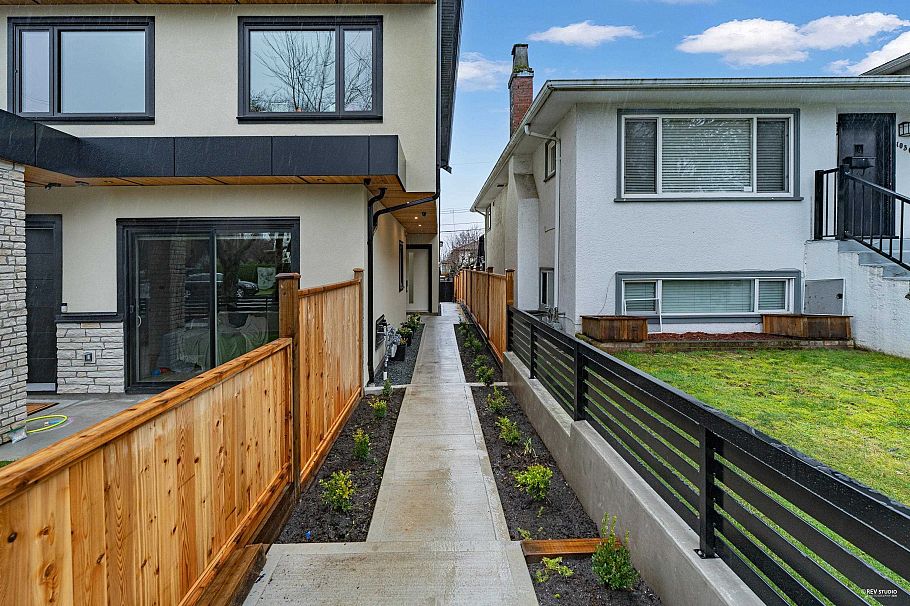 2 1020 Nootka Street Vancouver, BC - 35