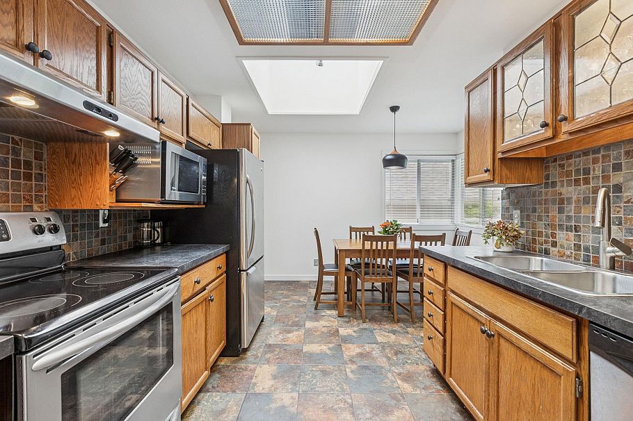 950 Roche Point Drive North Vancouver, BC - 11