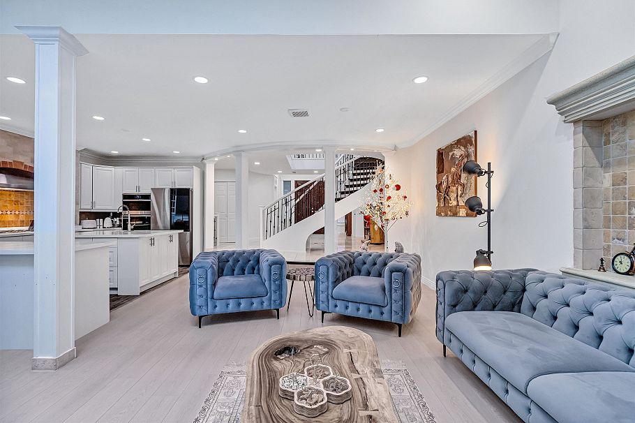 1219 Arborlynn Drive North Vancouver, BC - 8