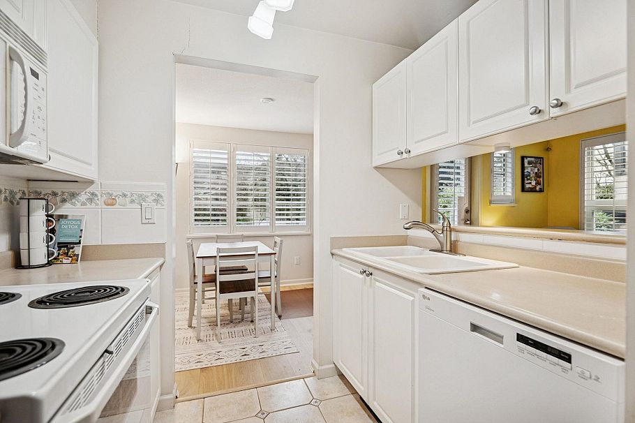 206 2490 W 2nd Avenue Vancouver, BC - 5