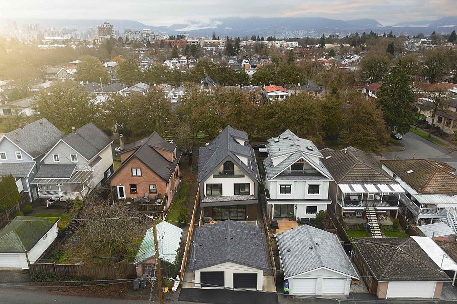 2 476 E 20th Avenue Vancouver, BC - 30