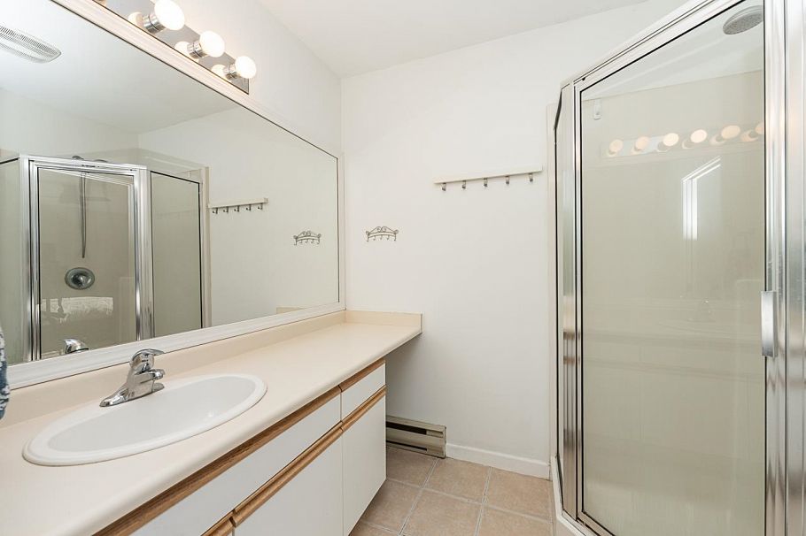 10 901 W 17th Street North Vancouver, BC - 19