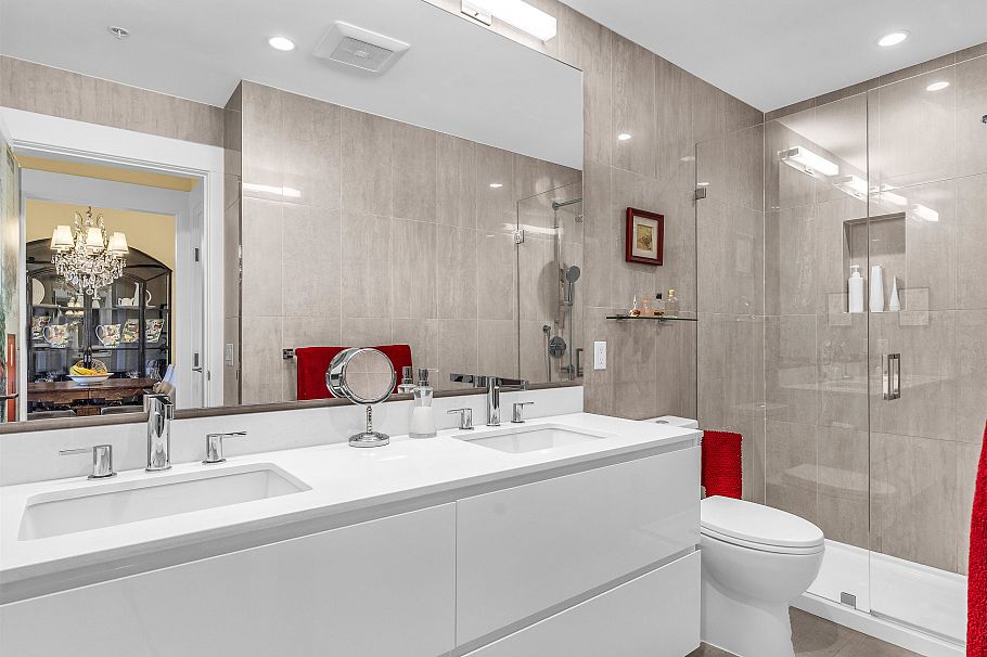 206 715 W 15th Street North Vancouver, BC - 12