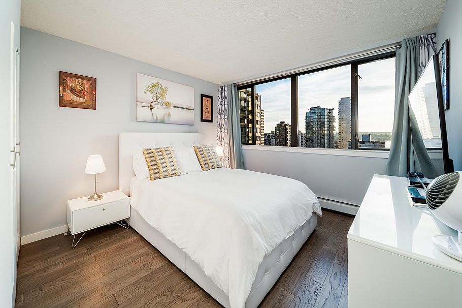 1501 1740 Comox Street Vancouver, BC - 16