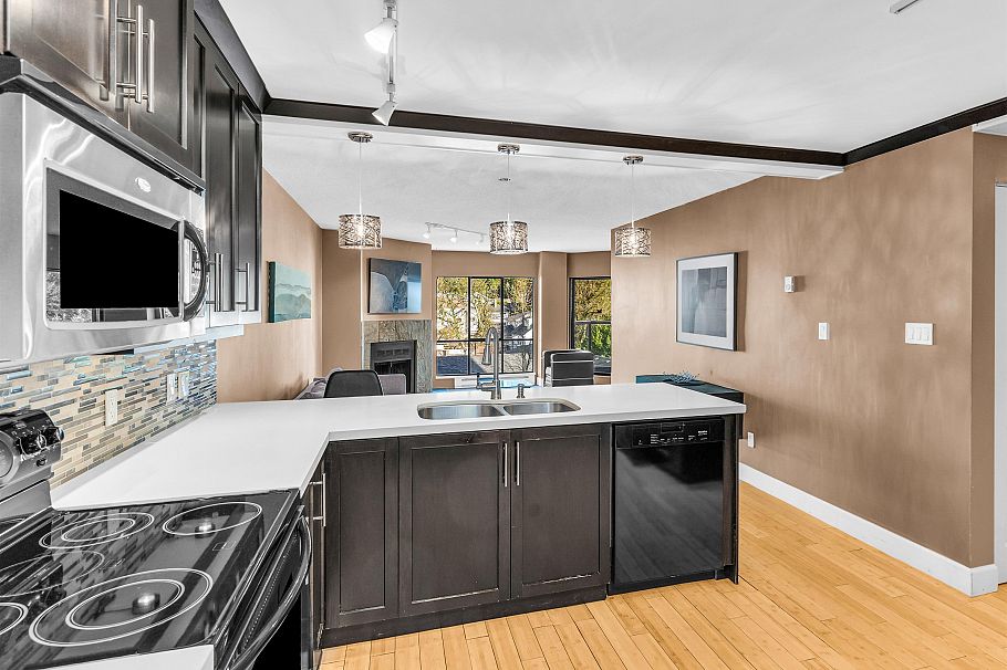 203 4323 Gallant Avenue North Vancouver, BC - 10