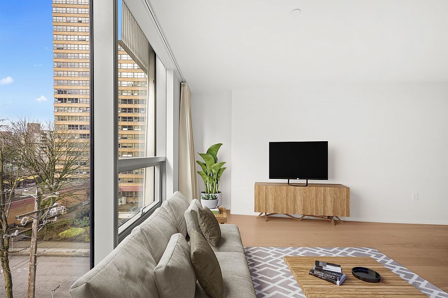 601 1568 Alberni Street Vancouver, BC - 4