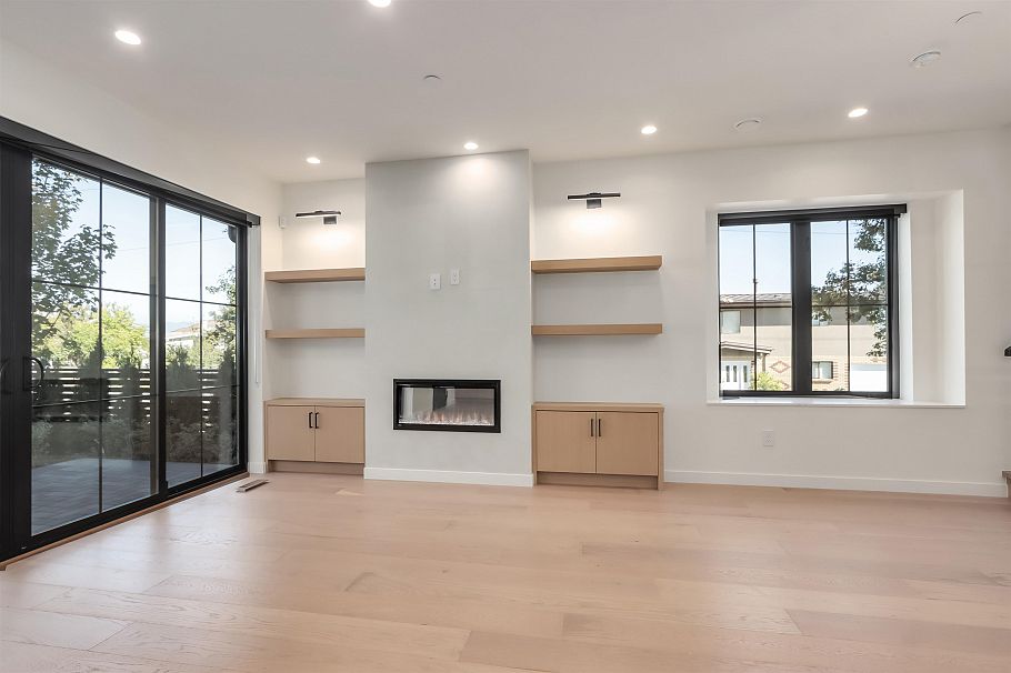 2698 E 5th Avenue Vancouver, BC - 9