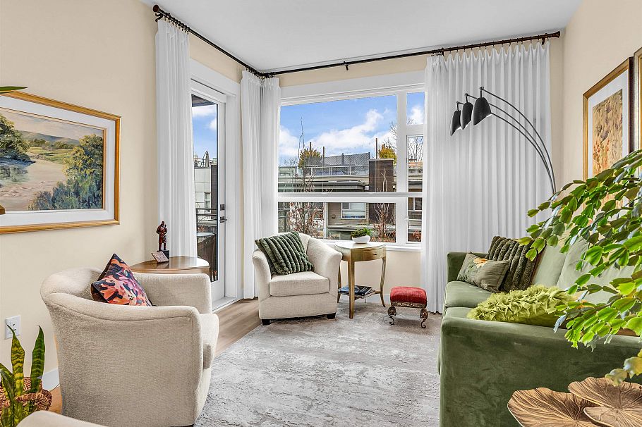 206 715 W 15th Street North Vancouver, BC - 26