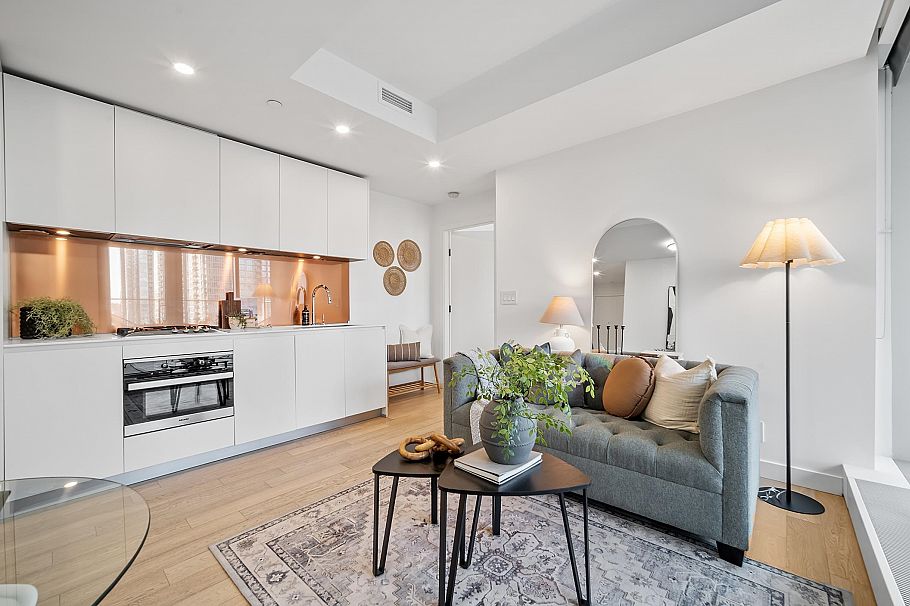 1501 1480 Howe Street Vancouver, BC - 2