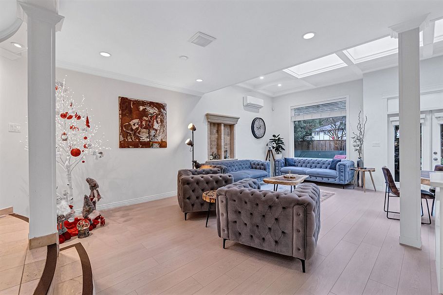 1219 Arborlynn Drive North Vancouver, BC - 10