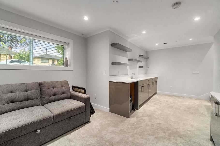 2577 Parker Street Vancouver, BC - 32