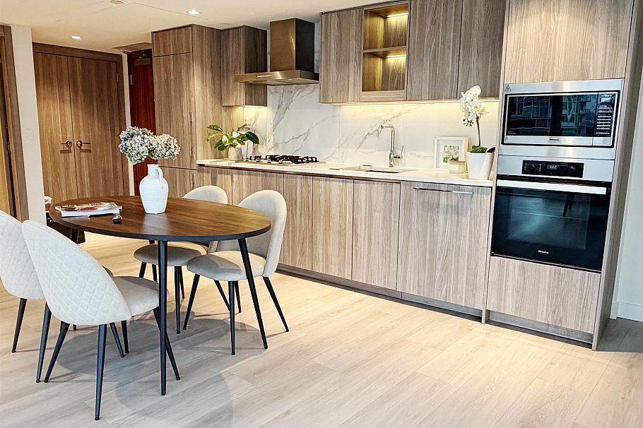 1385 8608 Hazelbridge Way Richmond, BC - 4