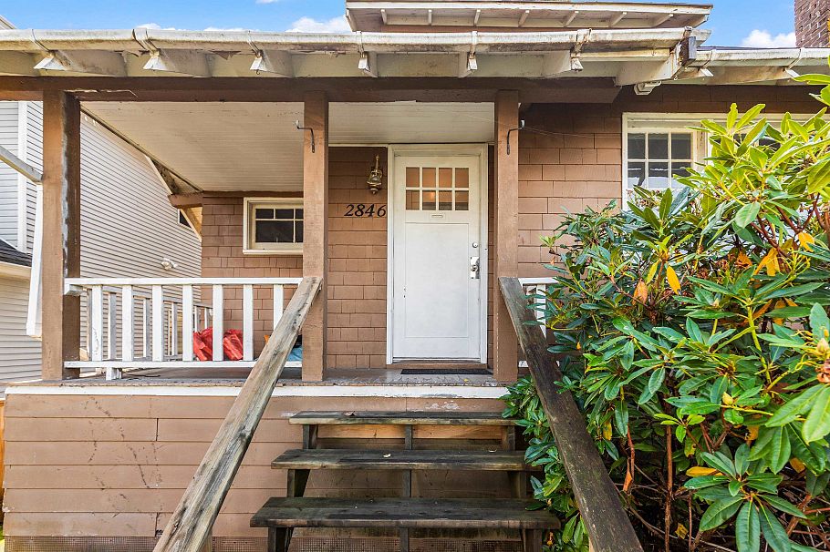 2846 W 8th Avenue Vancouver, BC - 2