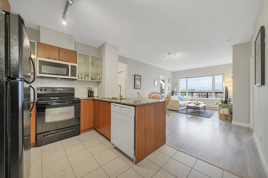 415 4028 Knight Street Vancouver, BC - 2