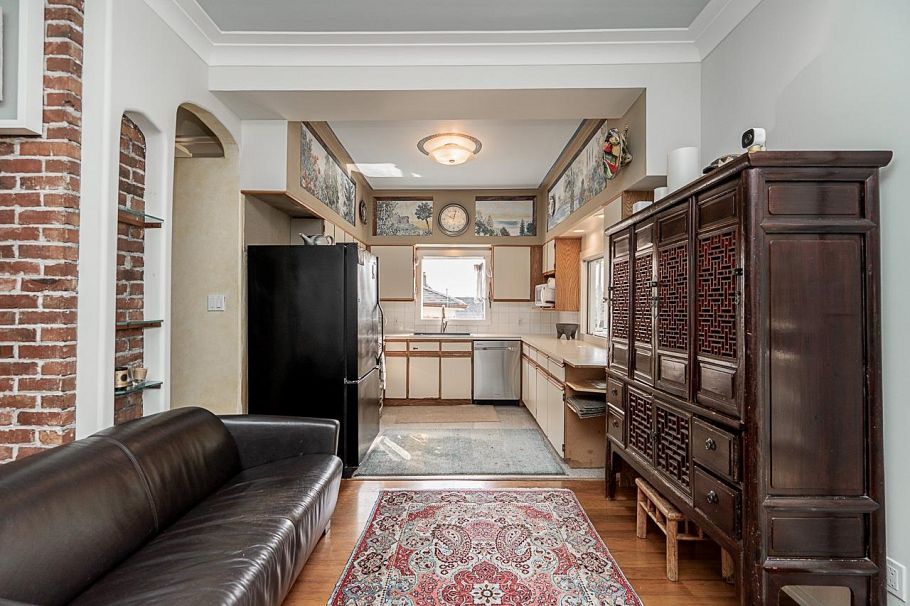 830 E 14th Avenue Vancouver, BC - 9