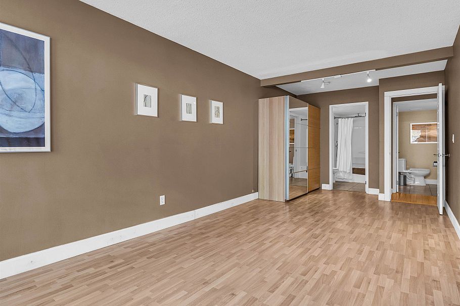 203 4323 Gallant Avenue North Vancouver, BC - 16