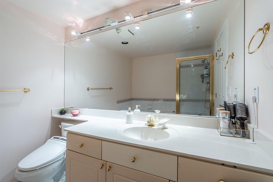 801 160 W Keith Road North Vancouver, BC - 21