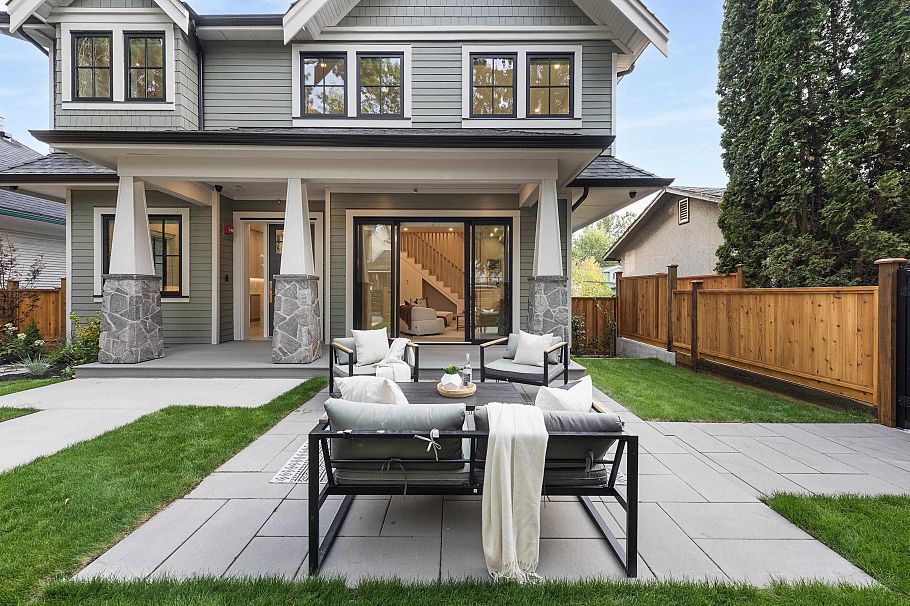 2136 E 10th Avenue Vancouver, BC - 24