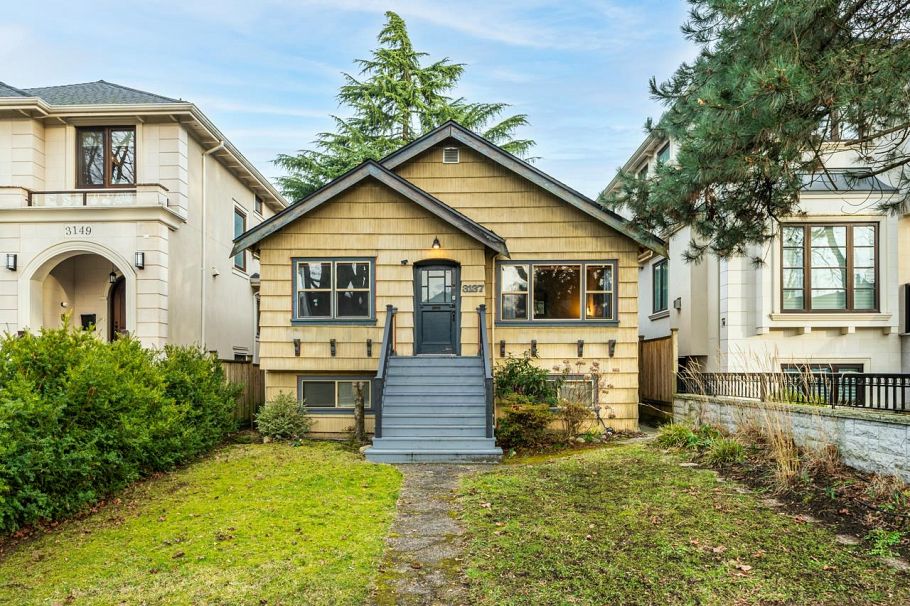 3137 W 28th Avenue Vancouver, BC - 1