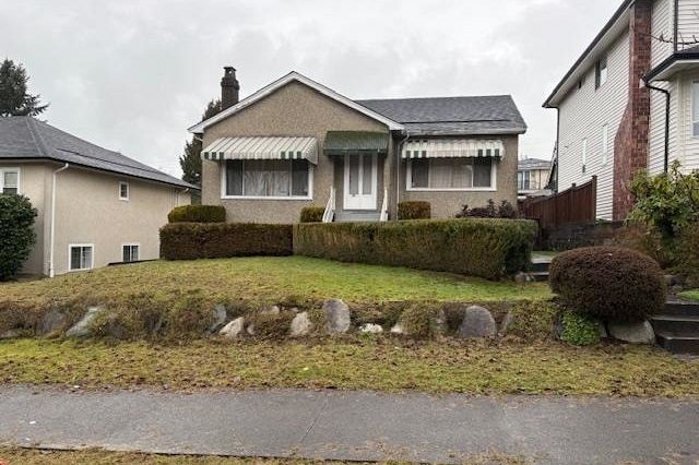 2355 W 20th Avenue Vancouver, BC - 1