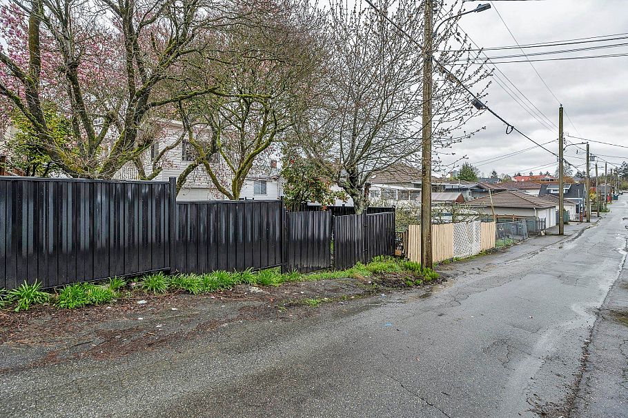 3242 Venables Street Vancouver, BC - 35