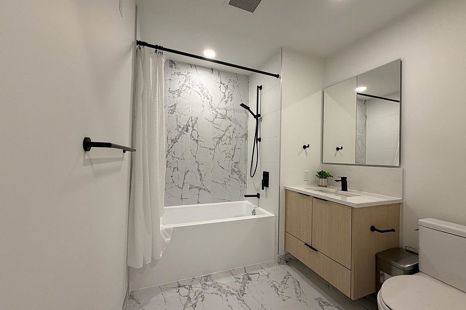 419 422 E 3rd Street North Vancouver, BC - 19