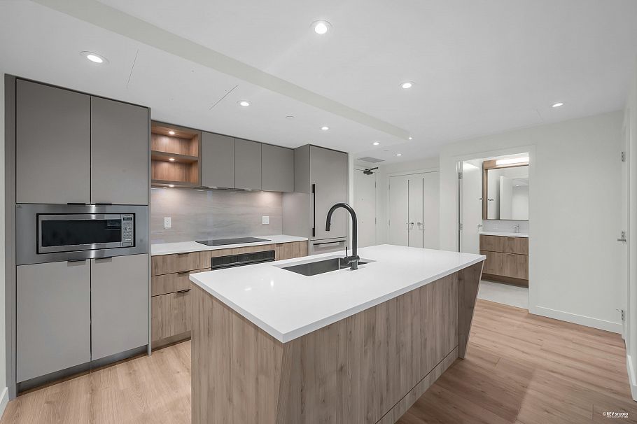 320 755 Harbourside Drive North Vancouver, BC - 4