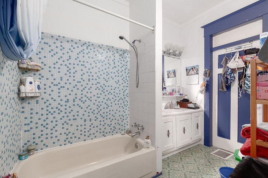 2483 W 6th Avenue Vancouver, BC - 9