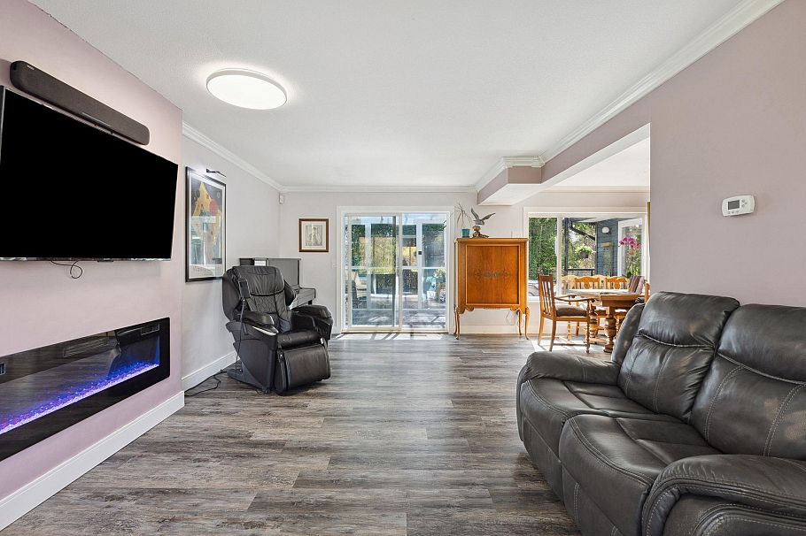 1501 Ostler Court North Vancouver, BC - 9