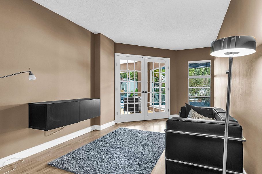 203 4323 Gallant Avenue North Vancouver, BC - 23