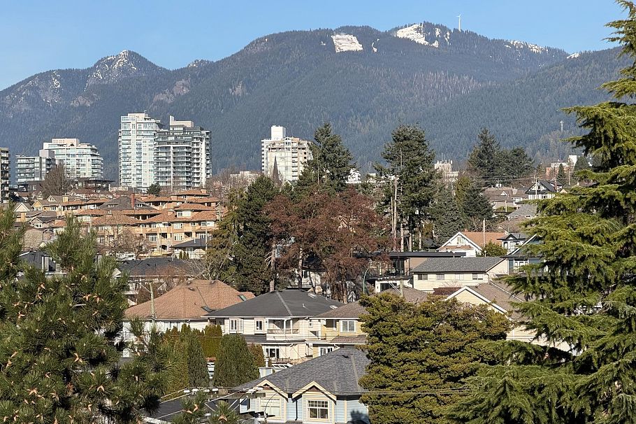 419 422 E 3rd Street North Vancouver, BC - 24