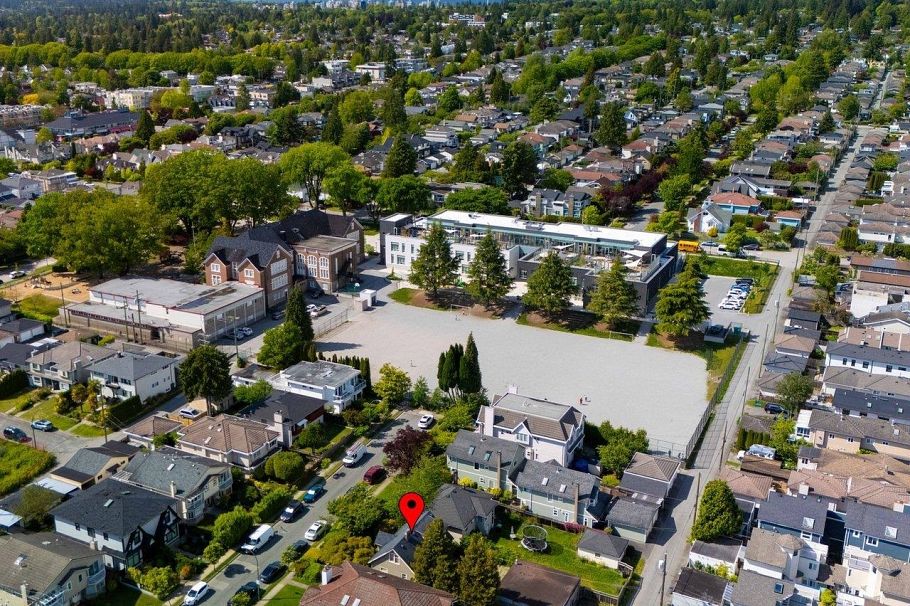 8510 Montcalm Street Vancouver, BC - 24