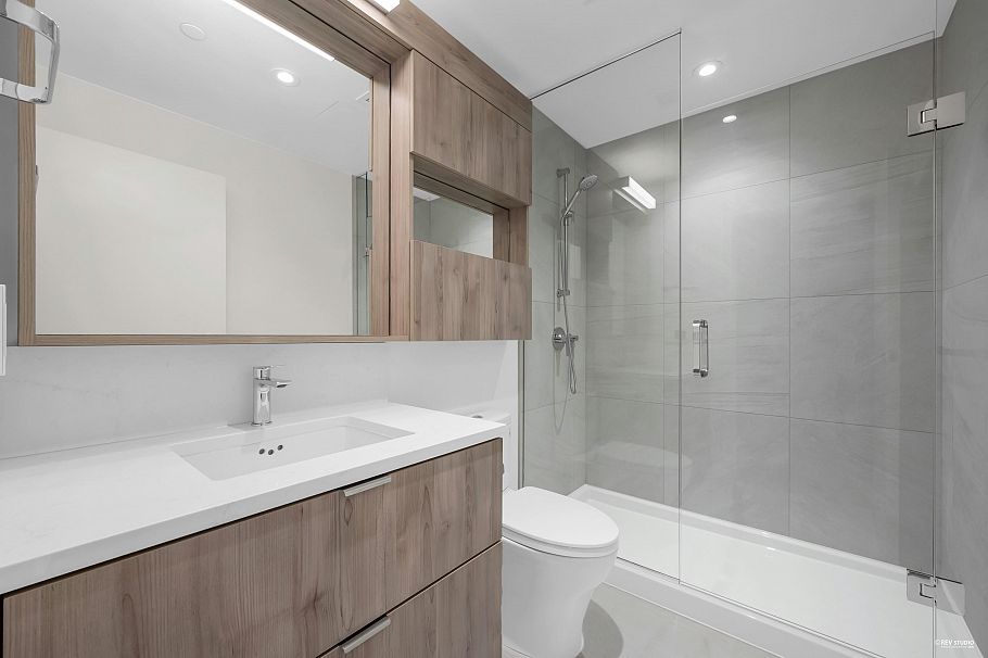 320 755 Harbourside Drive North Vancouver, BC - 8