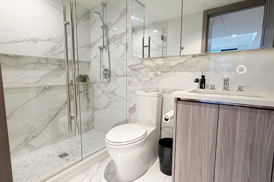 1385 8608 Hazelbridge Way Richmond, BC - 8