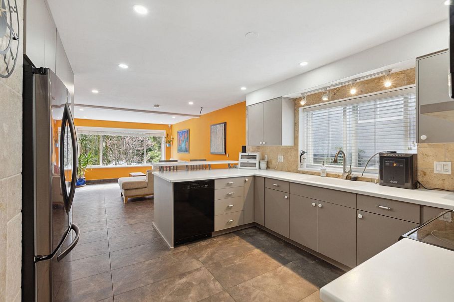 1501 Ostler Court North Vancouver, BC - 21