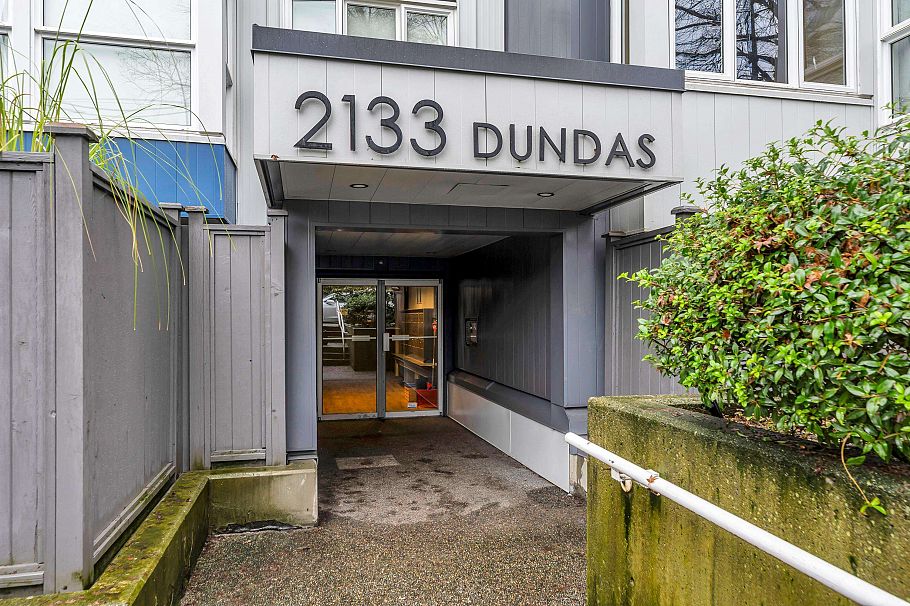 406 2133 Dundas Street Vancouver, BC - 1