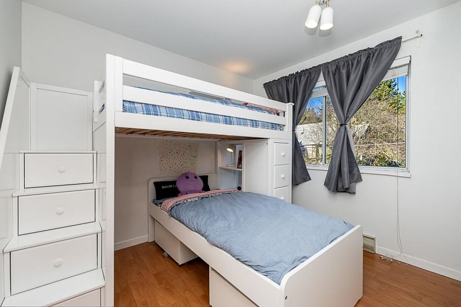 10 901 W 17th Street North Vancouver, BC - 22