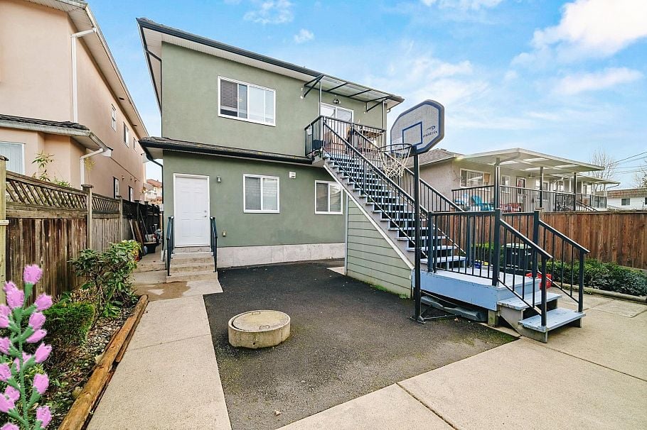 2643 E 8th Avenue Vancouver, BC - 5