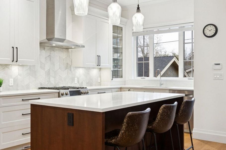 2975 W 15th Avenue Vancouver, BC - 9