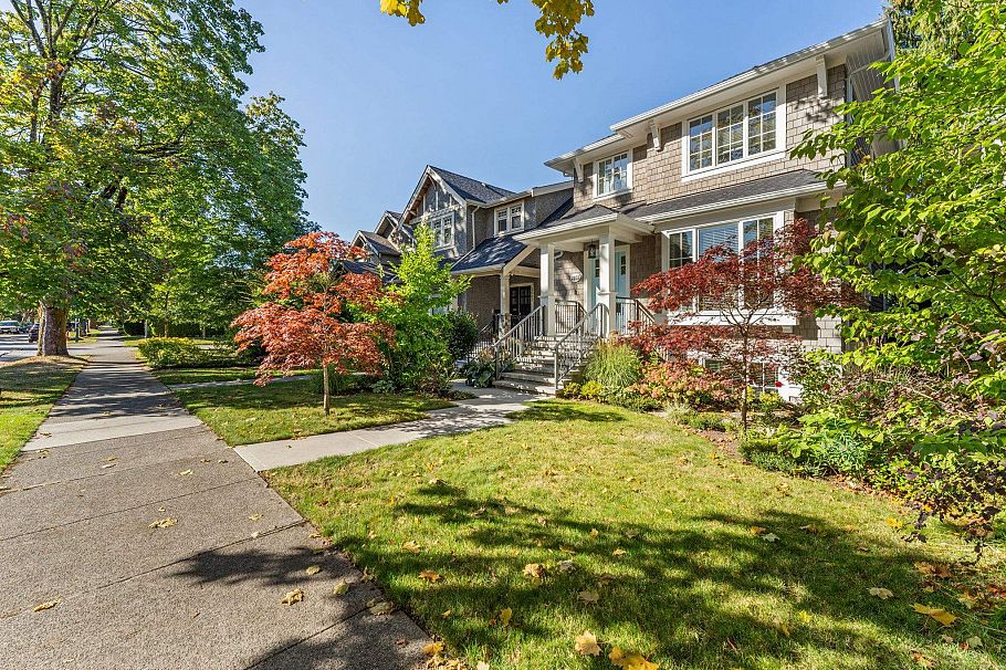 2975 W 15th Avenue Vancouver, BC - 2