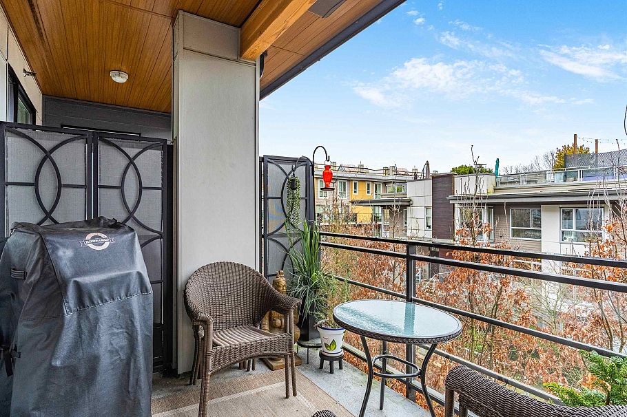 206 715 W 15th Street North Vancouver, BC - 31